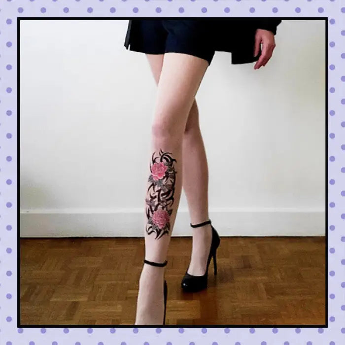 Collant effet tatouage tattoo tights motif tribal roses rouges
