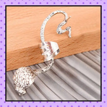 Bijoux d'oreille, faux piercing d'oreille, bijoux fantaisie, faux piercing hélix cartilage, ear cuff, accessoires femmes, motif serpent cobra