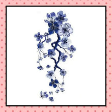 Tatouage éphémère femme, tatouage temporaire, faux tattoo, motif fleurs de cerisier bleues