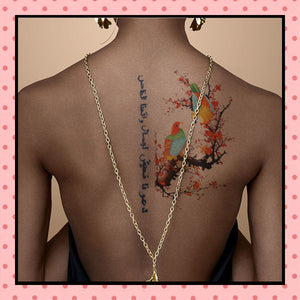 Tatouage éphémère femme, tatouage temporaire, faux tattoo, motif perroquet old school