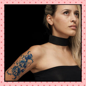 Tatouage éphémère femme, tatouage temporaire, faux tattoo, motif pivoines bleues papillons