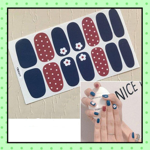 stickers d'ongles, nail patch, nail art, vernis à ongles bleu motifs fleurs