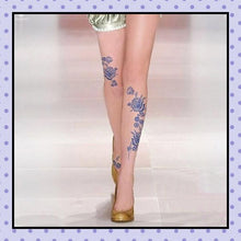 Collant effet tatouage tattoo tights motif fleur rose bleue 