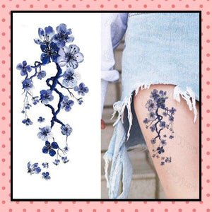 Tatouage éphémère femme, tatouage temporaire, faux tattoo, motif fleurs de cerisier bleues