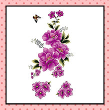 Tatouage éphémère femme, tatouage temporaire, faux tattoo, motif fleurs violettes papillons